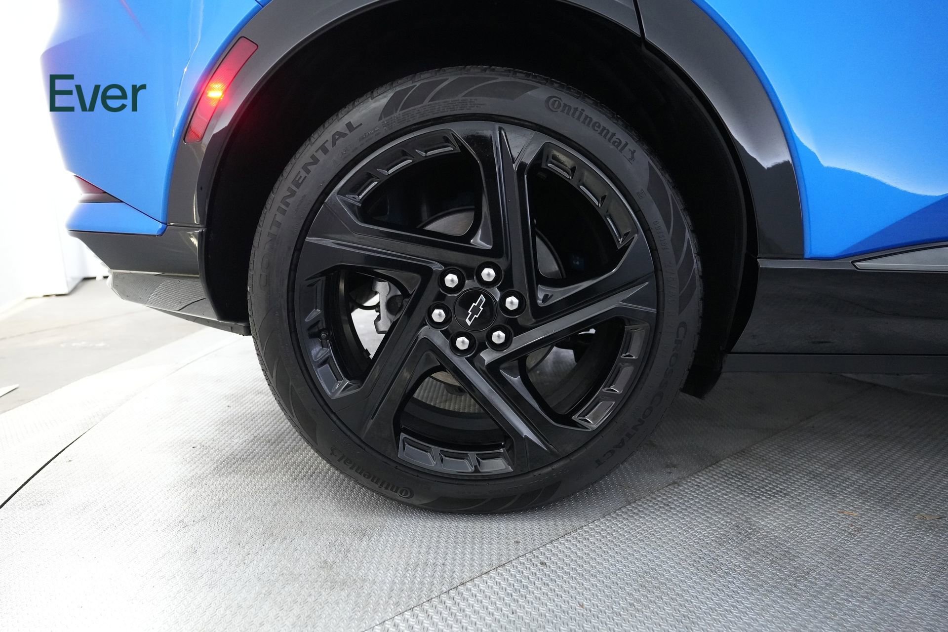 Used 2025 Chevrolet Equinox EV RS w/ LPO, All-Weather Mat Package FWD image 22