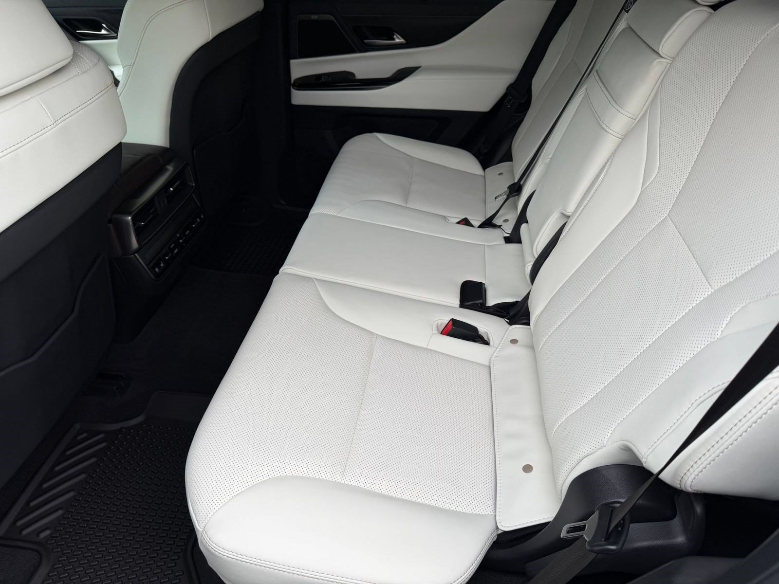 New 2026 Lexus LX 600 4WD w/ Appearance Package image 32