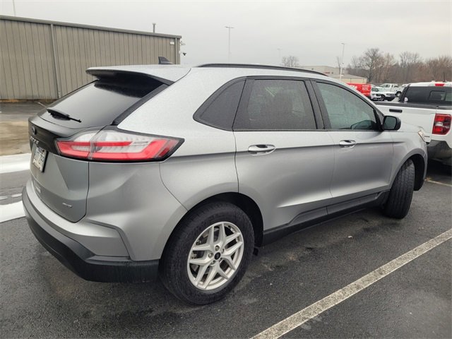 Used 2023 Ford Edge SE image 3