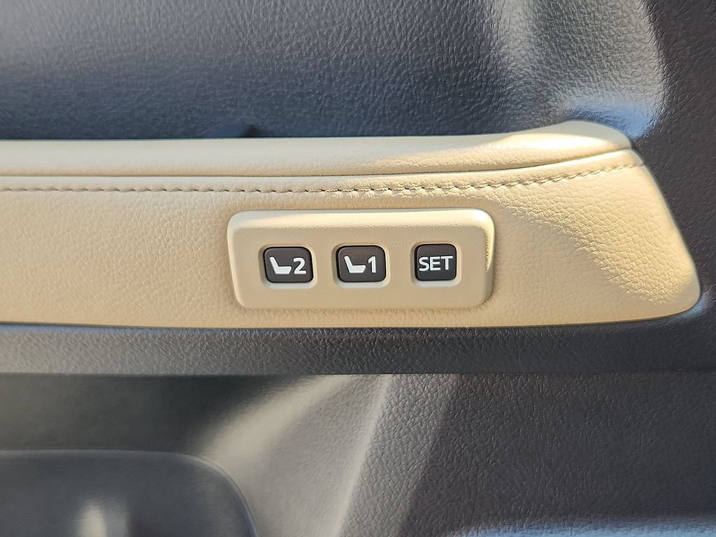 Used 2014 Toyota 4Runner Limited AWD/4WD image 19