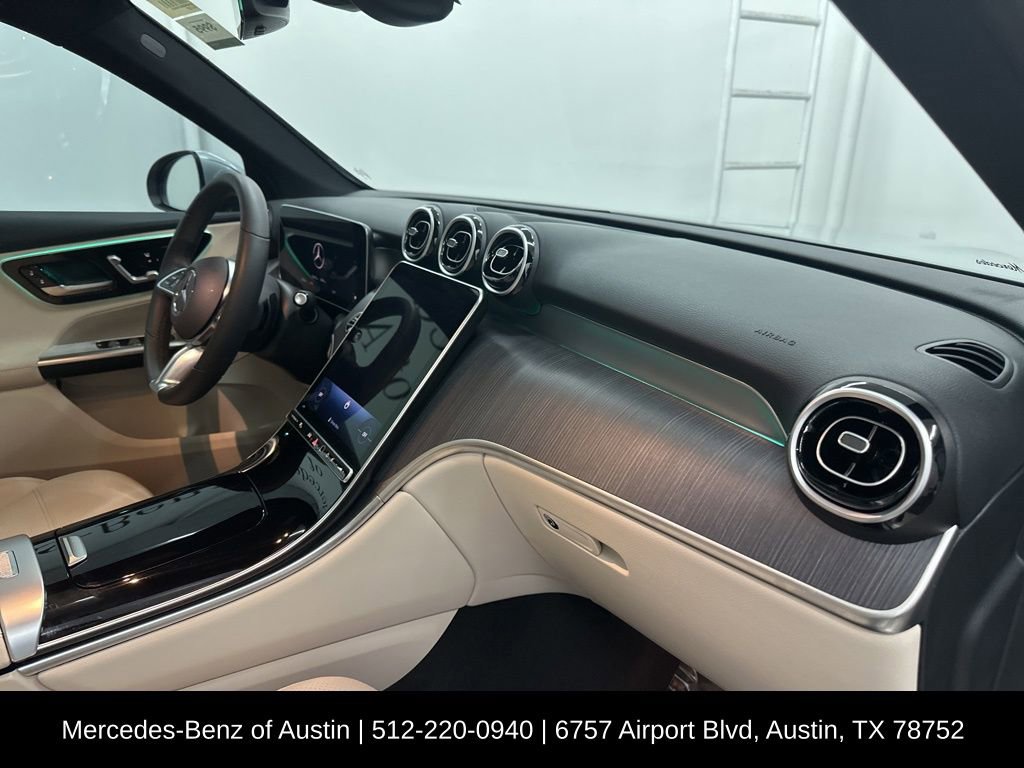 Used 2025 Mercedes-Benz GLC 300 image 28