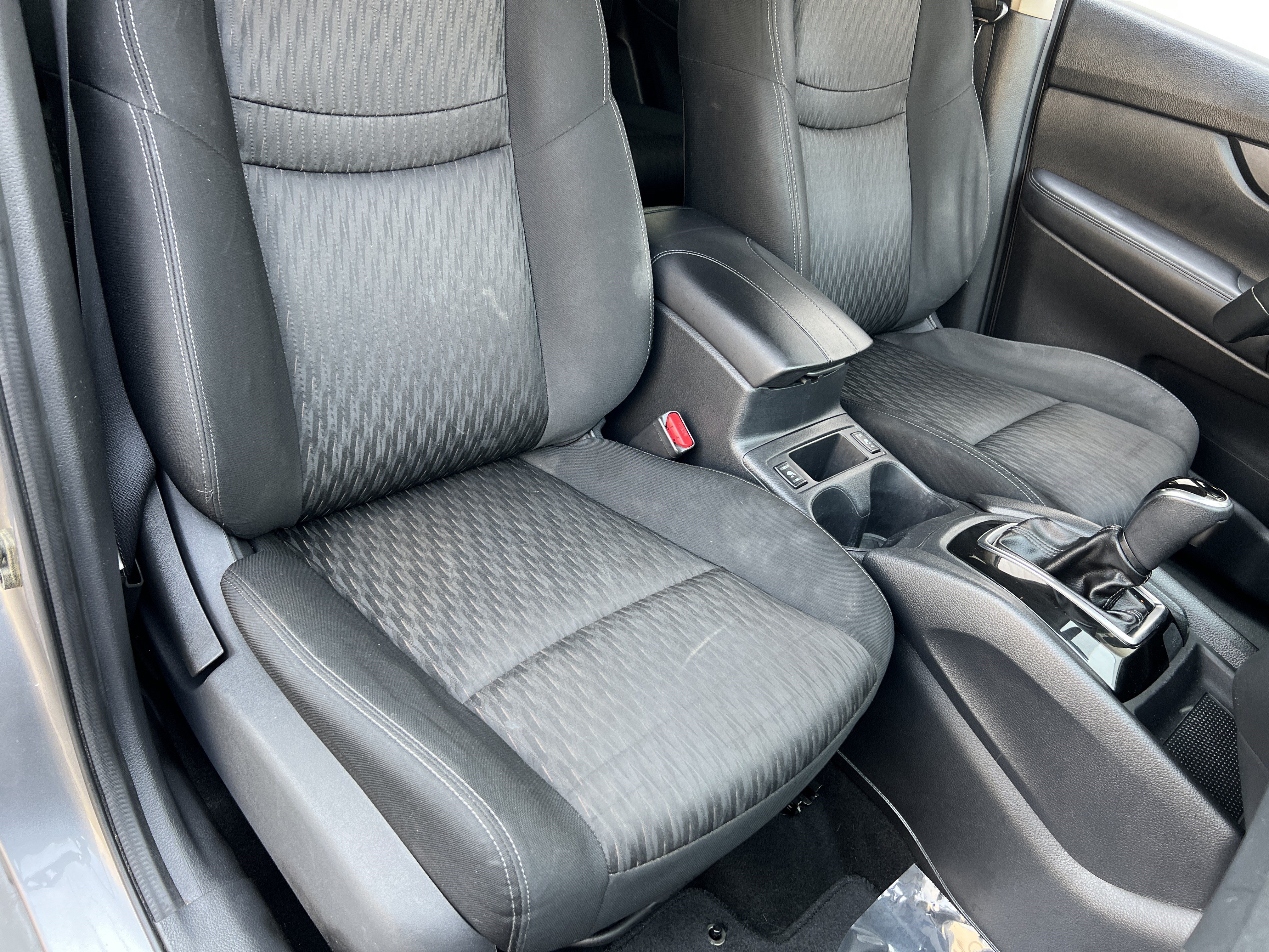 Used 2017 Nissan Rogue SV AWD/4WD image 23