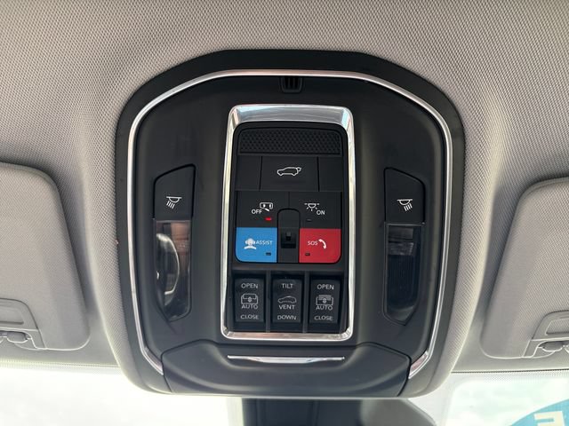 Used 2022 Jeep Grand Cherokee Limited AWD/4WD image 14