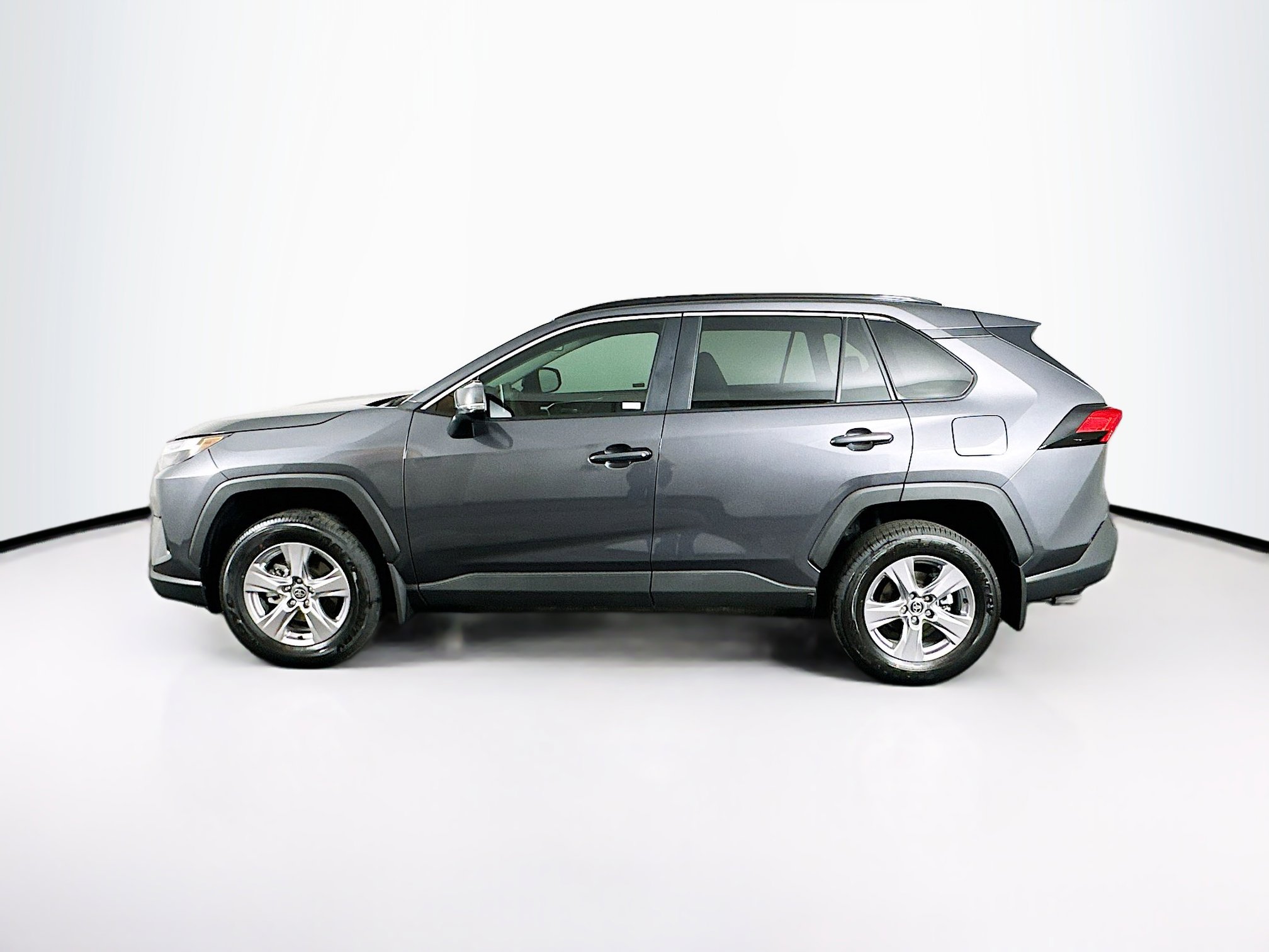 Used 2025 Toyota RAV4 XLE w/ Convenience Package image 4