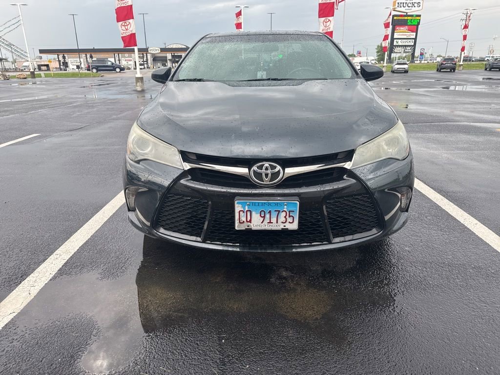 Used 2015 Toyota Camry SE w/ Moonroof Package image 2