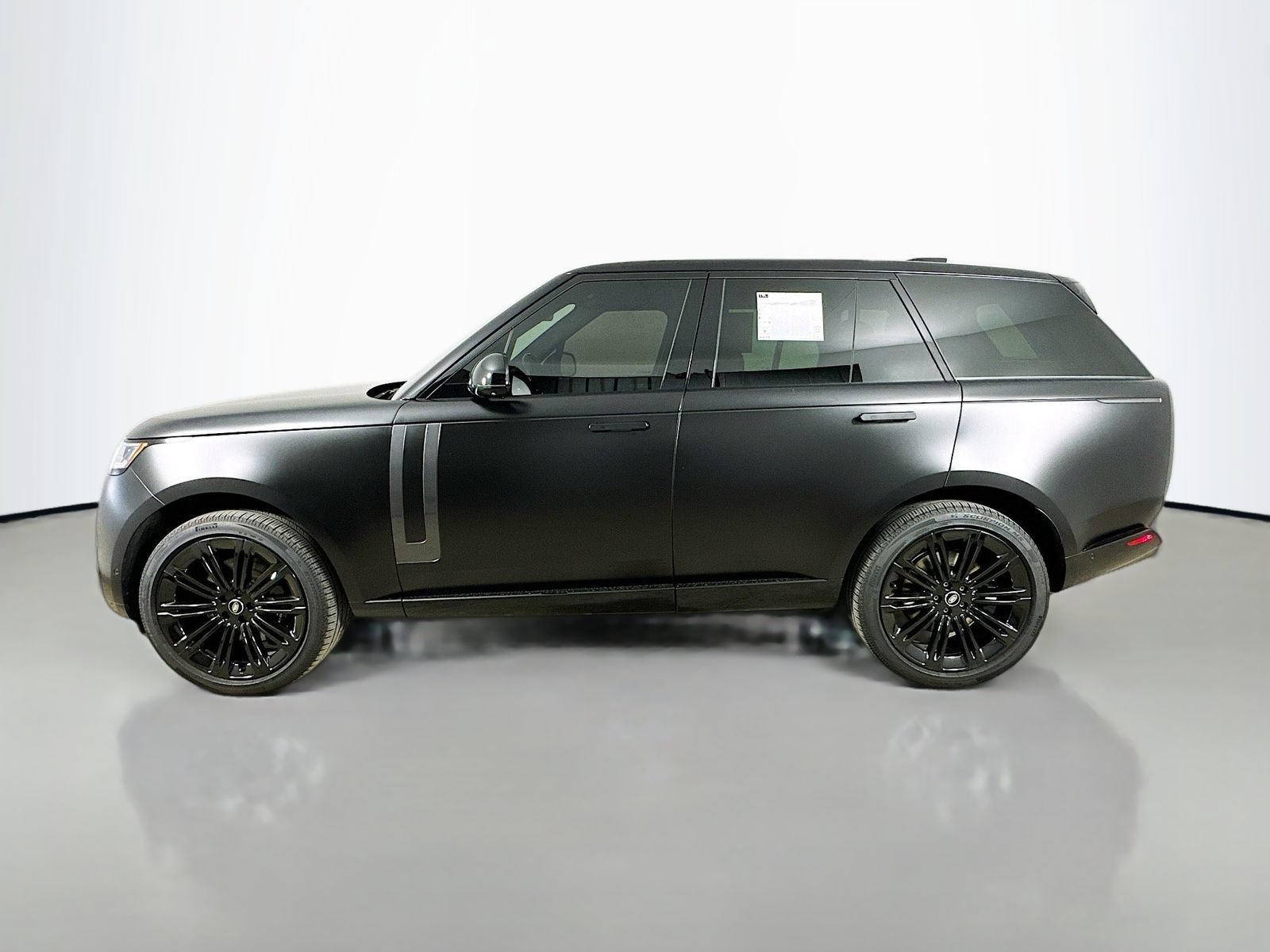 Used 2025 Land Rover Range Rover SE AWD/4WD image 8