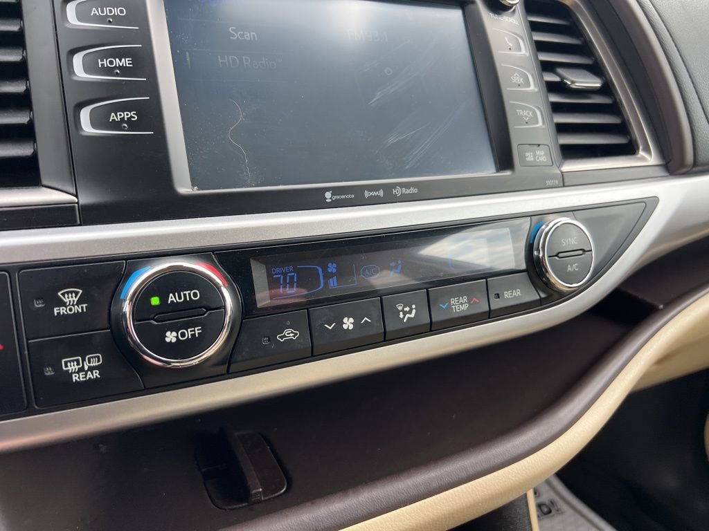 Used 2018 Toyota Highlander XLE AWD/4WD image 10