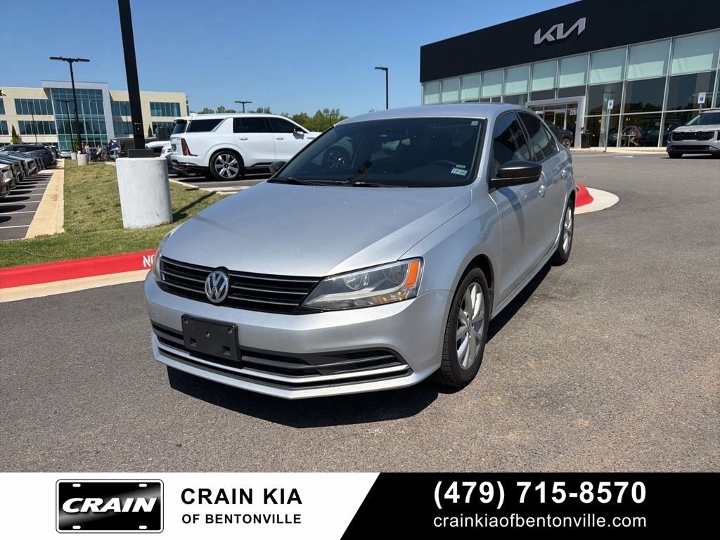 Used 2015 Volkswagen Jetta SE FWD image 2