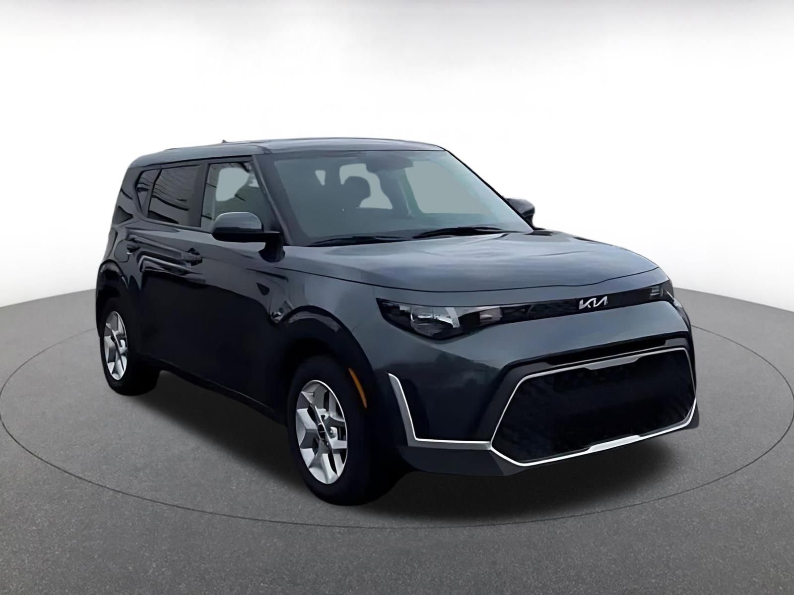 Used 2025 Kia Soul LX w/ LX Technology Package image 3