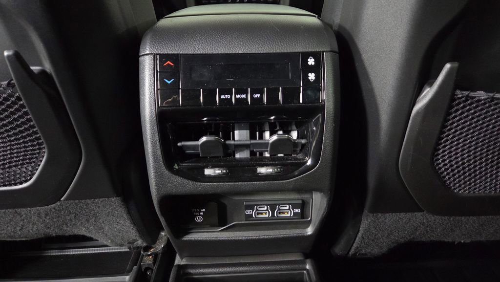 Used 2022 Jeep Grand Cherokee L Altitude image 32