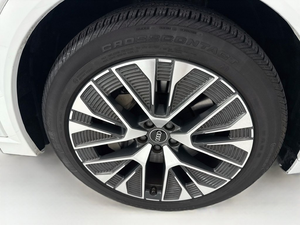 Certified 2024 Audi Q8 e-tron Prestige AWD/4WD image 31