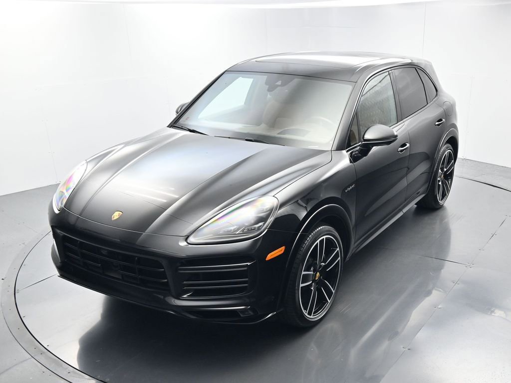 Certified 2022 Porsche Cayenne Turbo S AWD/4WD image 34