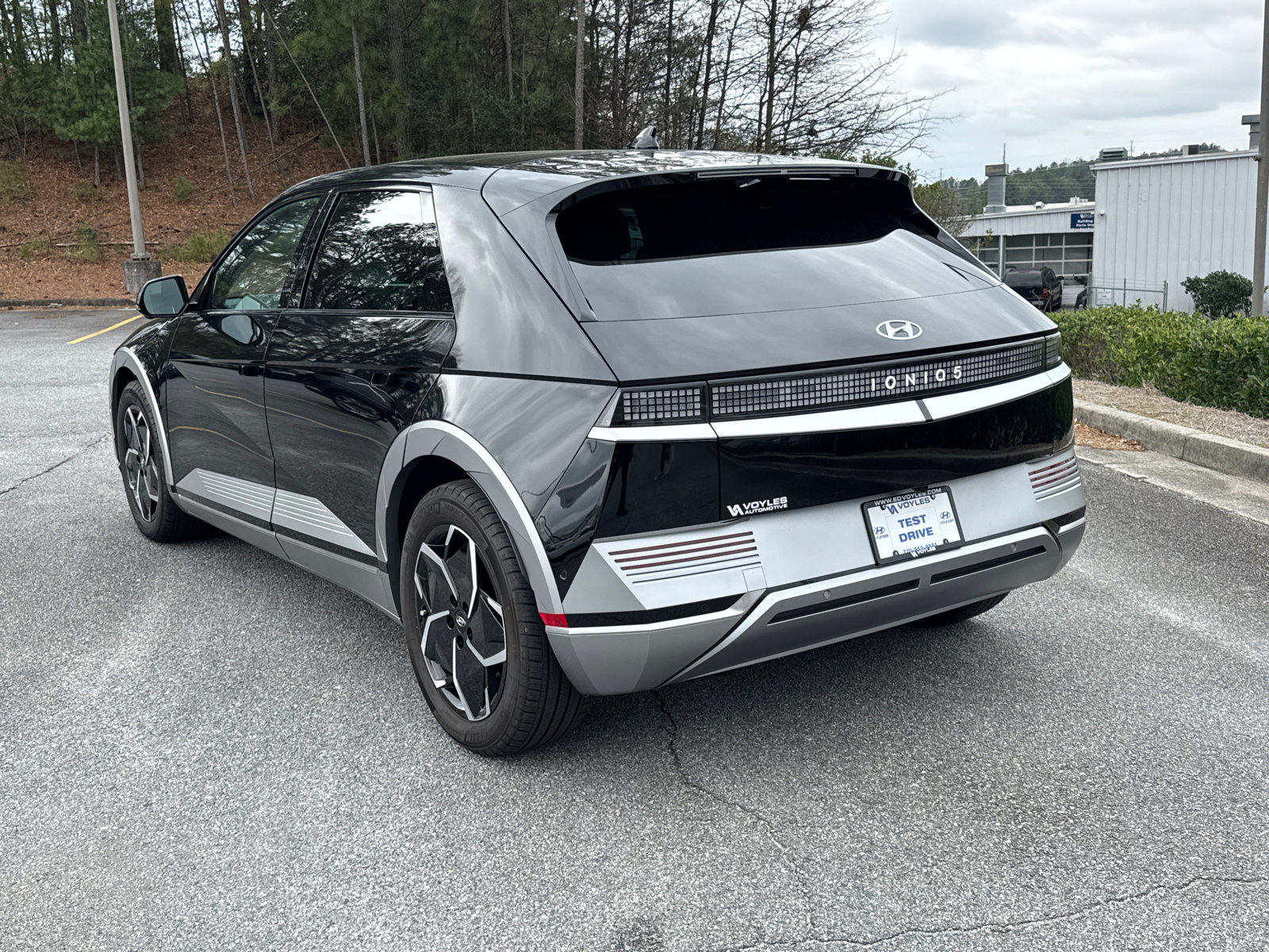 Certified 2023 Hyundai Ioniq 5 Limited w/ Cargo Package image 7