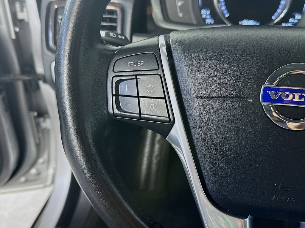 Used 2016 Volvo XC70 T5 Premier image 25