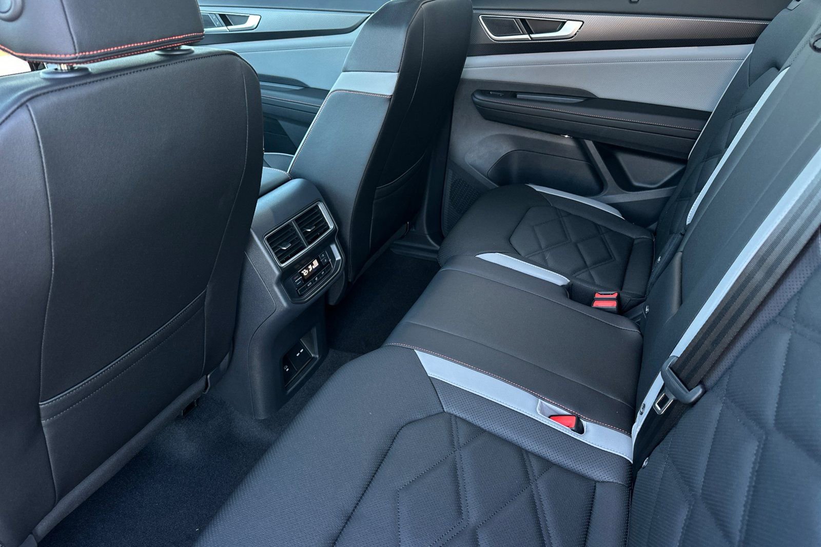 New 2026 Volkswagen Atlas Peak Edition AWD/4WD image 12