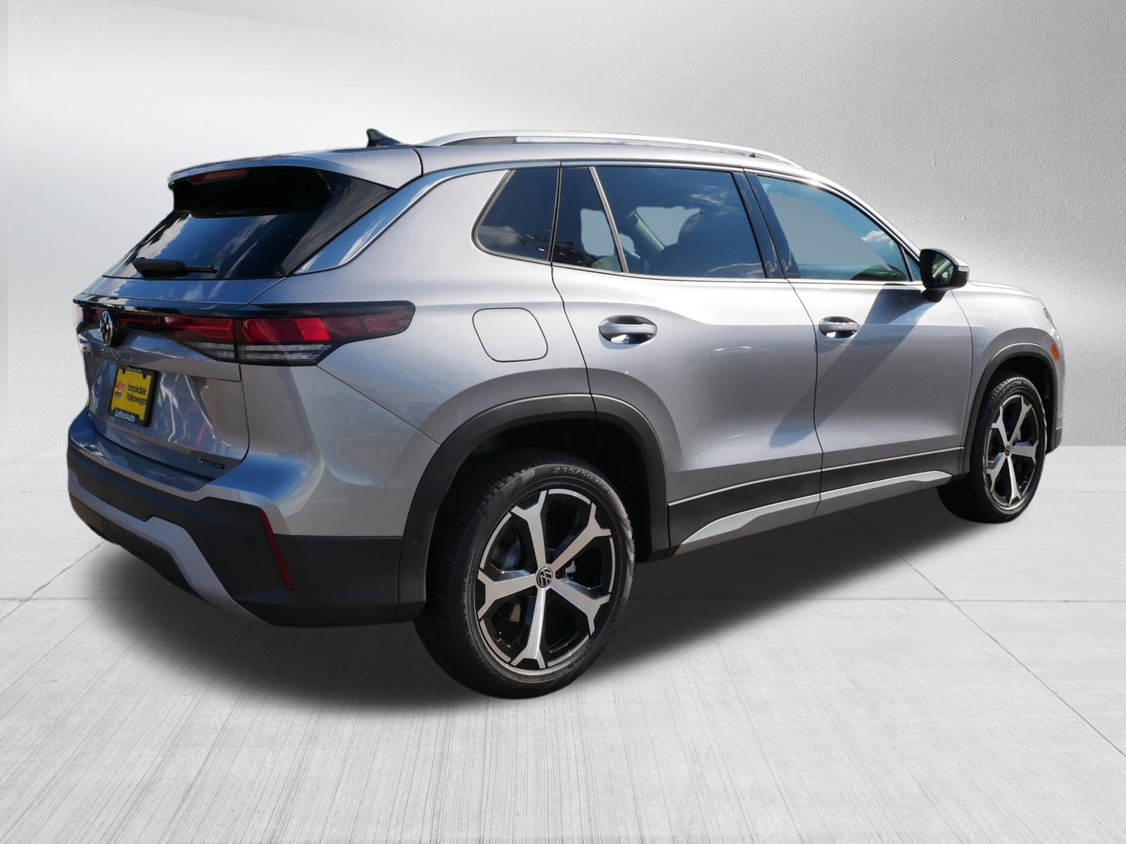 New 2025 Volkswagen Tiguan SE image 3