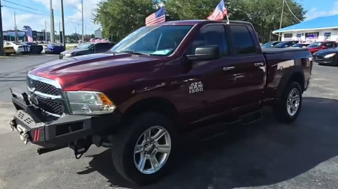 Used 2017 RAM 1500 Classic SLT AWD/4WD image 2