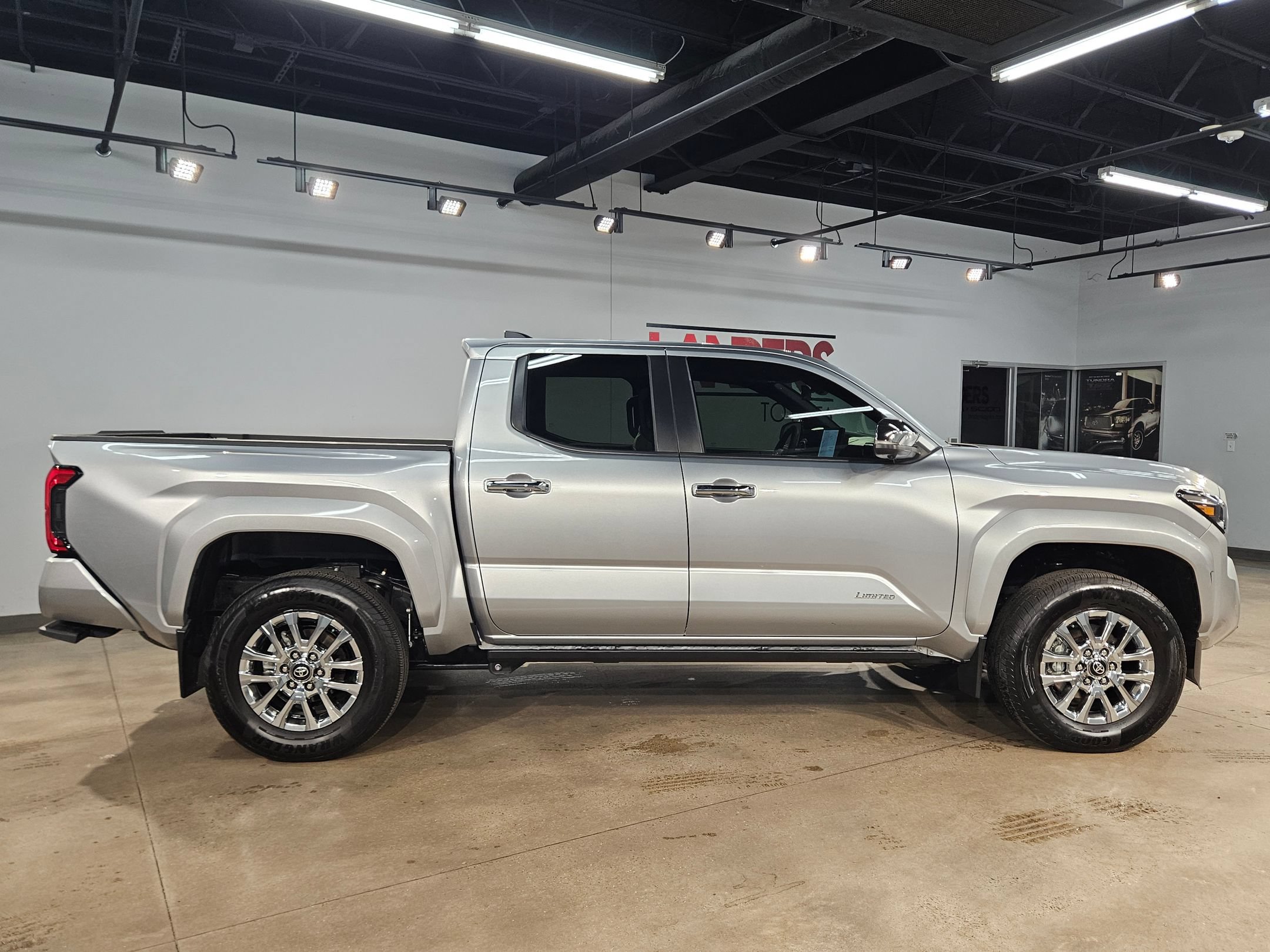 Certified 2025 Toyota Tacoma Limited AWD/4WD image 8