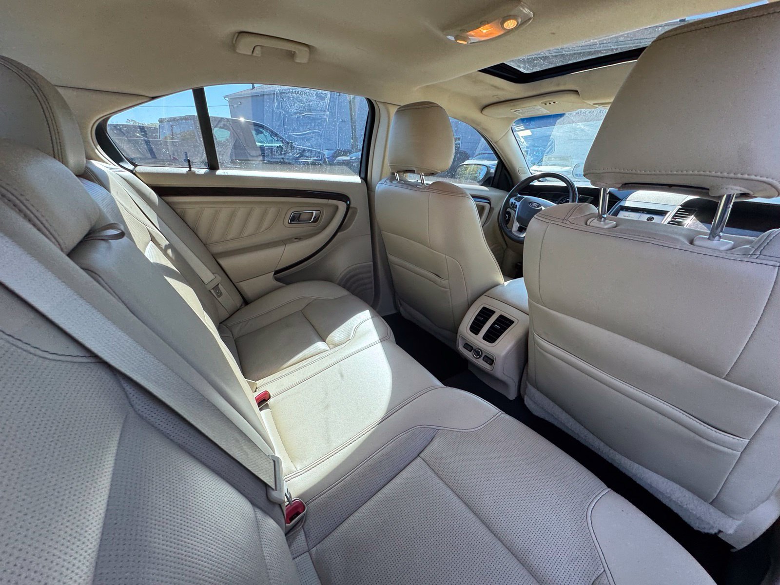 Used 2017 Ford Taurus Limited FWD image 30