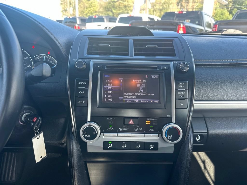 Used 2014 Toyota Camry SE w/ Moonroof Package FWD image 22