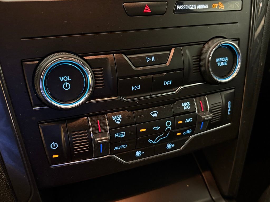 Used 2018 Ford Explorer XLT w/ Equipment Group 201A AWD/4WD image 23