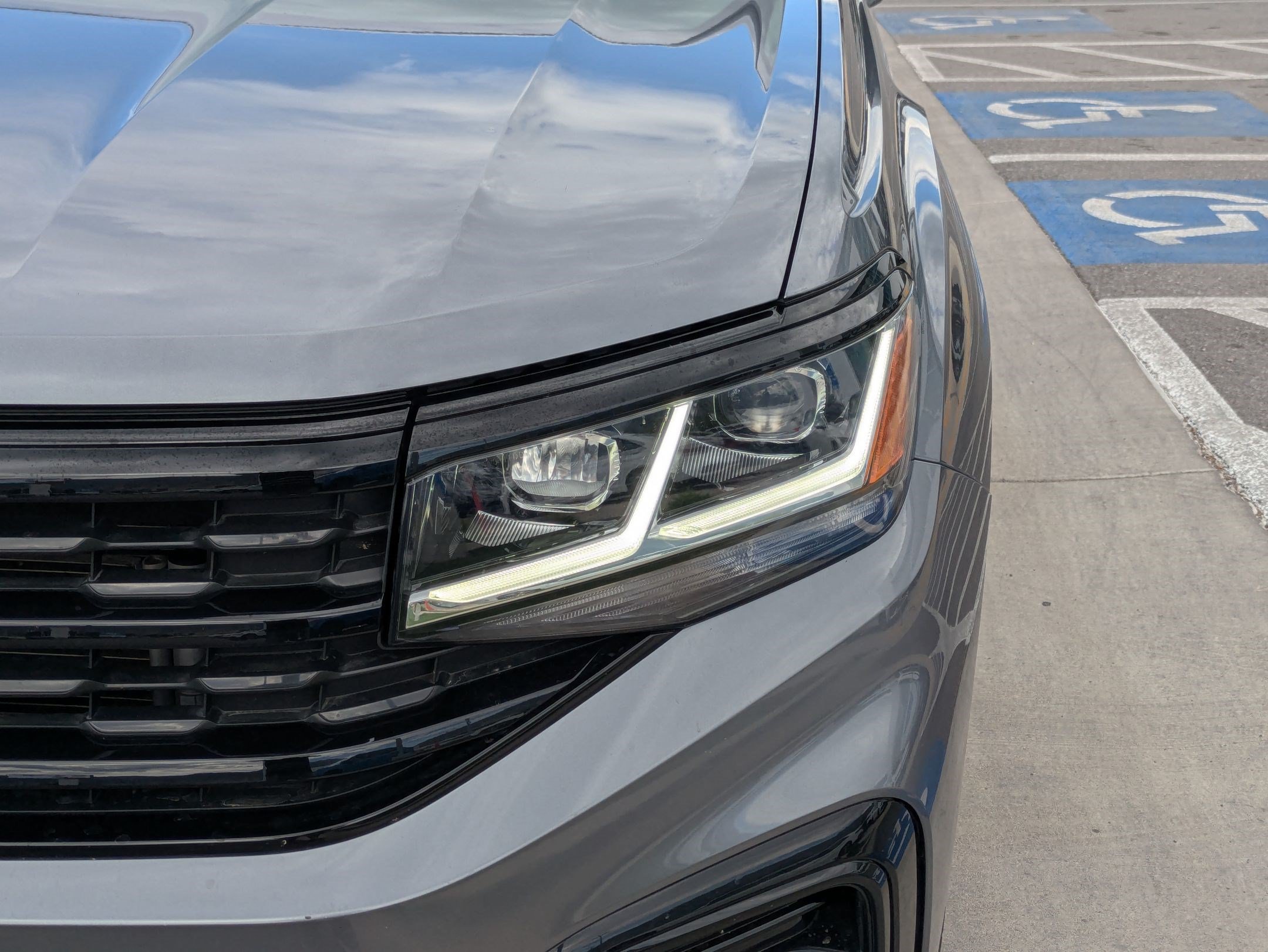 Certified 2023 Volkswagen Atlas SEL R-Line AWD/4WD image 13