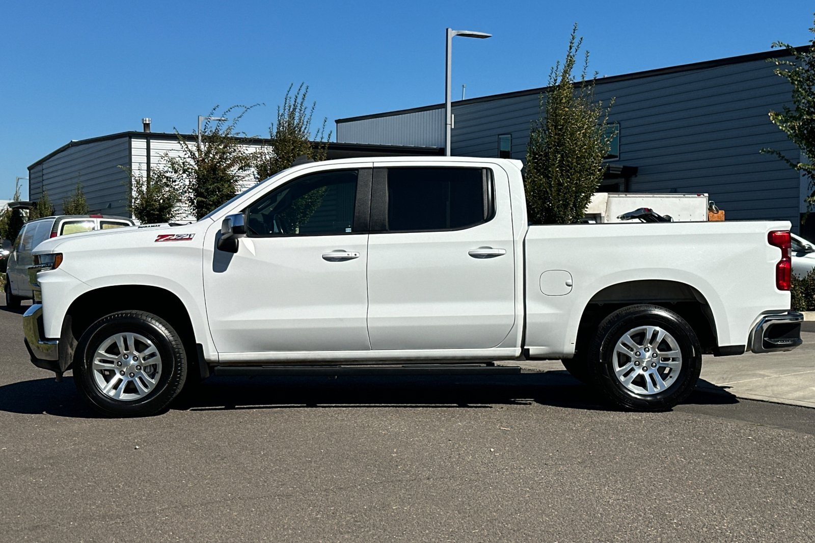 Used 2022 Chevrolet Silverado 1500 LT w/ Z71 Off-Road Package AWD/4WD image 6