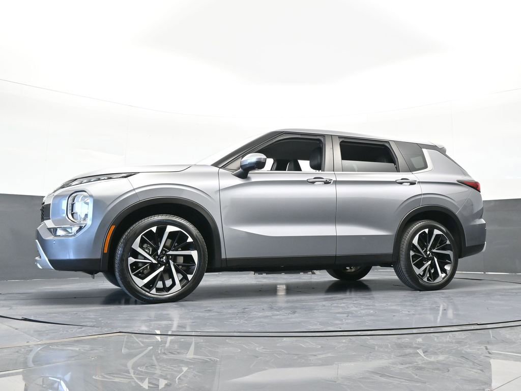 Used 2022 Mitsubishi Outlander SE image 51