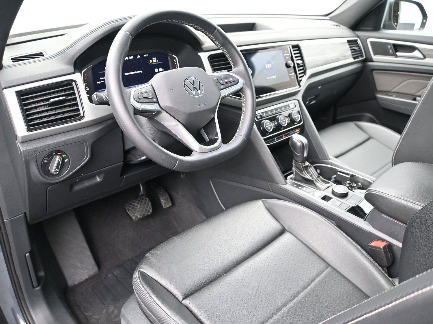 Certified 2022 Volkswagen Atlas Cross Sport SE image 2