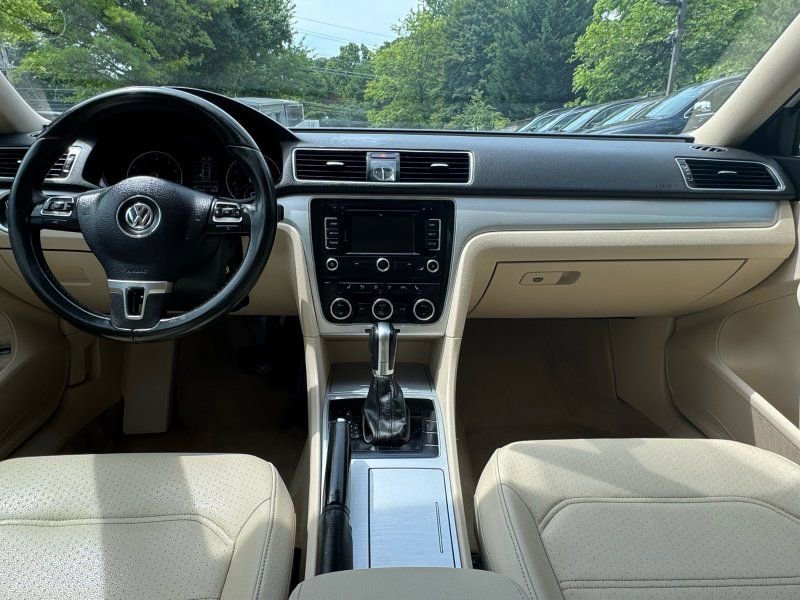 Used 2012 Volkswagen Passat 2.5 SE FWD image 12