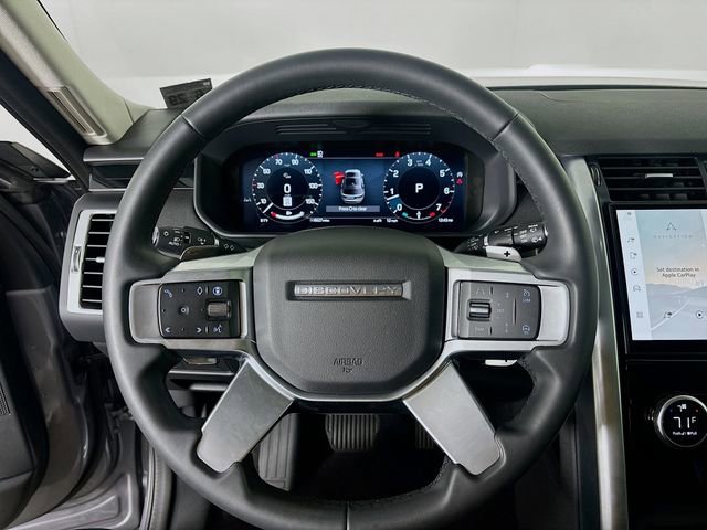 Used 2024 Land Rover Discovery S image 12