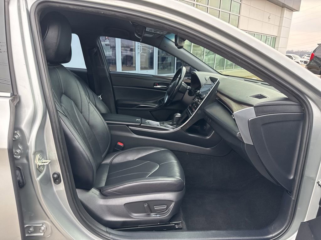 Used 2020 Toyota Avalon XLE image 18