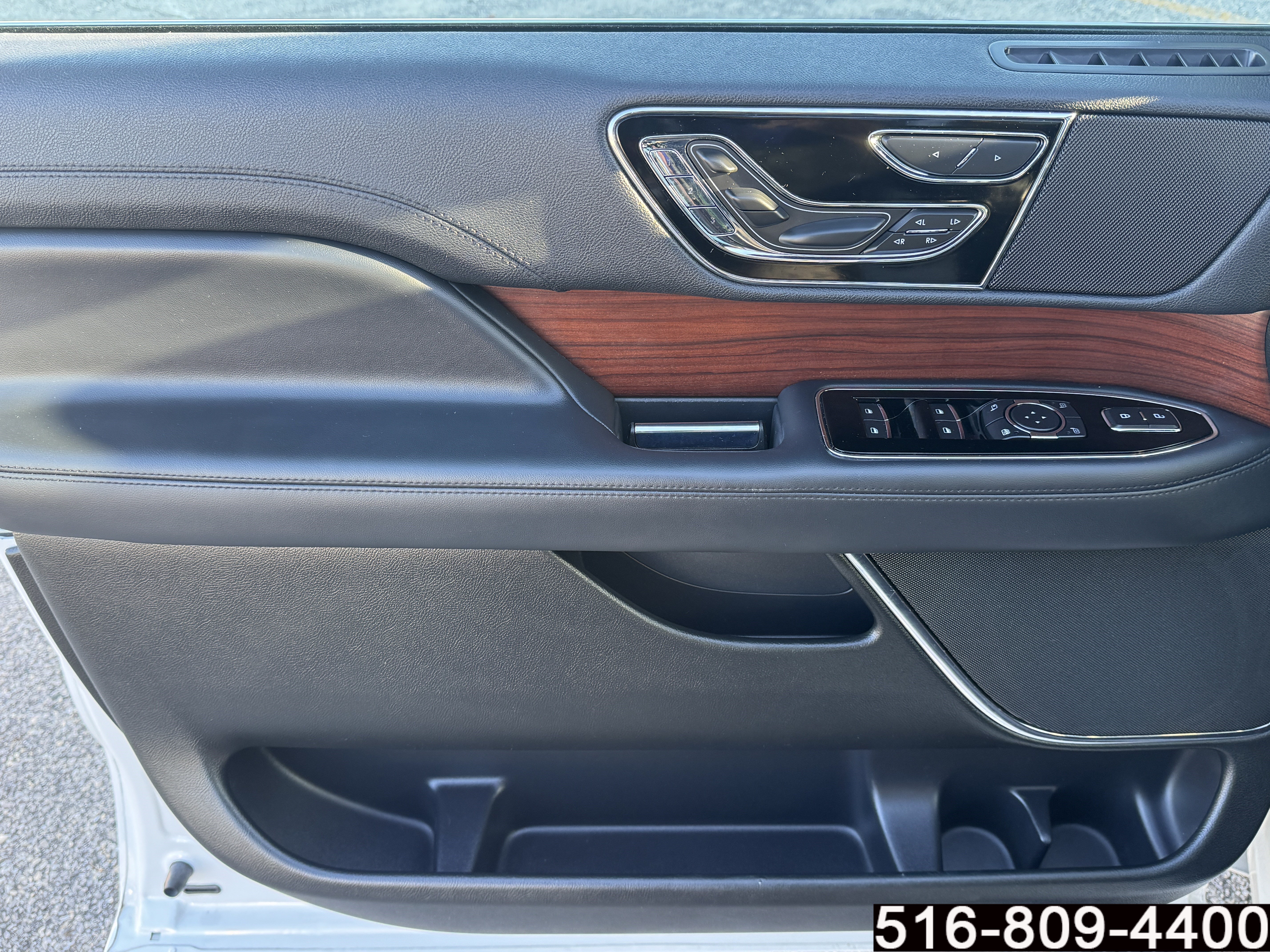 Used 2022 Lincoln Navigator Reserve w/ Monochromatic Package AWD/4WD image 22