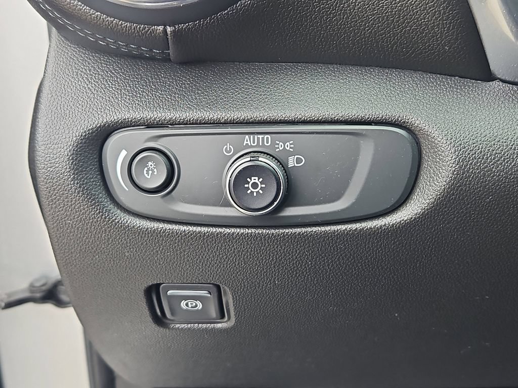 Used 2020 Chevrolet Blazer LT AWD/4WD image 17