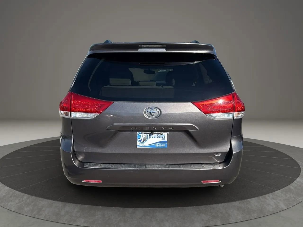 Used 2012 Toyota Sienna LE image 4