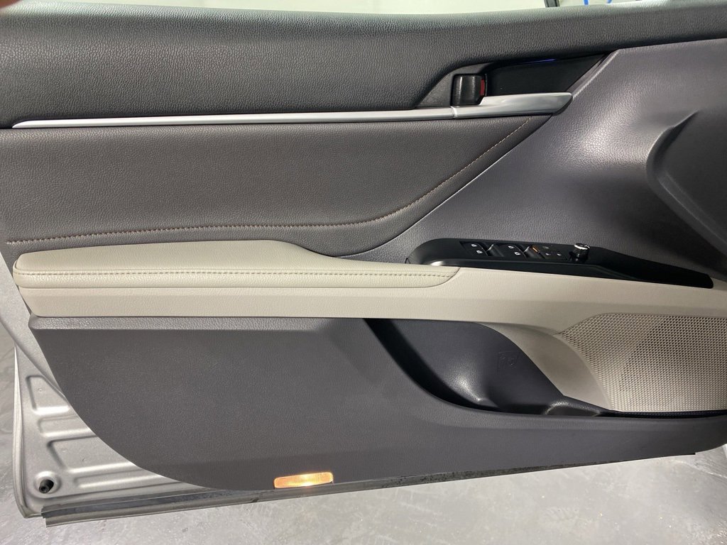 Used 2018 Toyota Camry XLE image 24