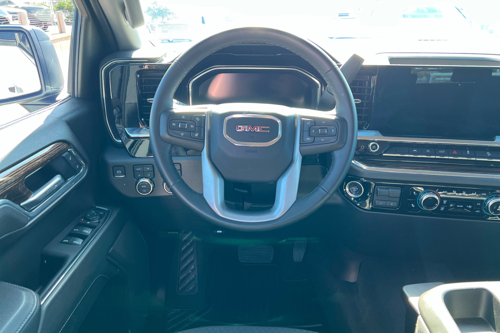 Used 2025 GMC Sierra 1500 Elevation w/ X31 Off-Road Package AWD/4WD image 13
