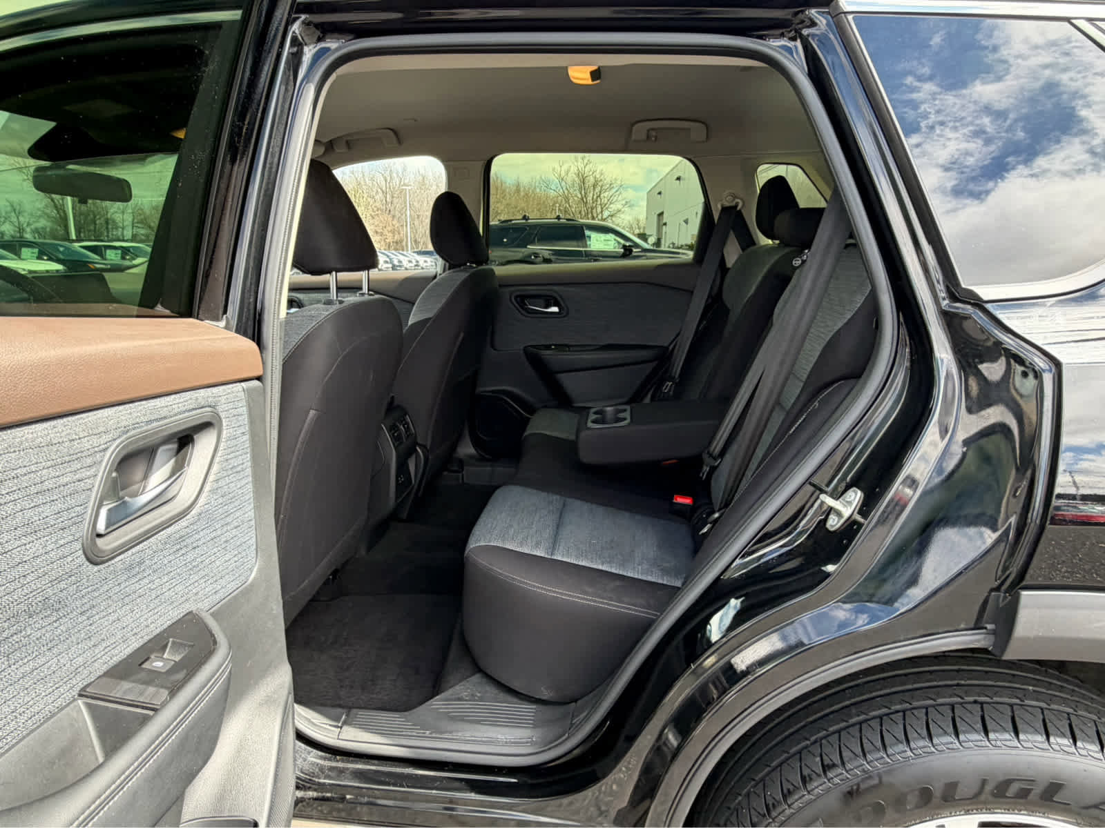 Used 2023 Nissan Rogue SV image 14