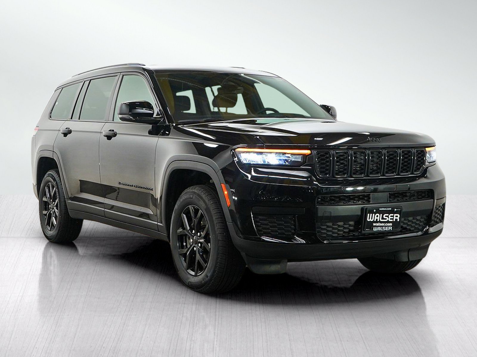 Used 2025 Jeep Grand Cherokee L Laredo AWD/4WD image 8