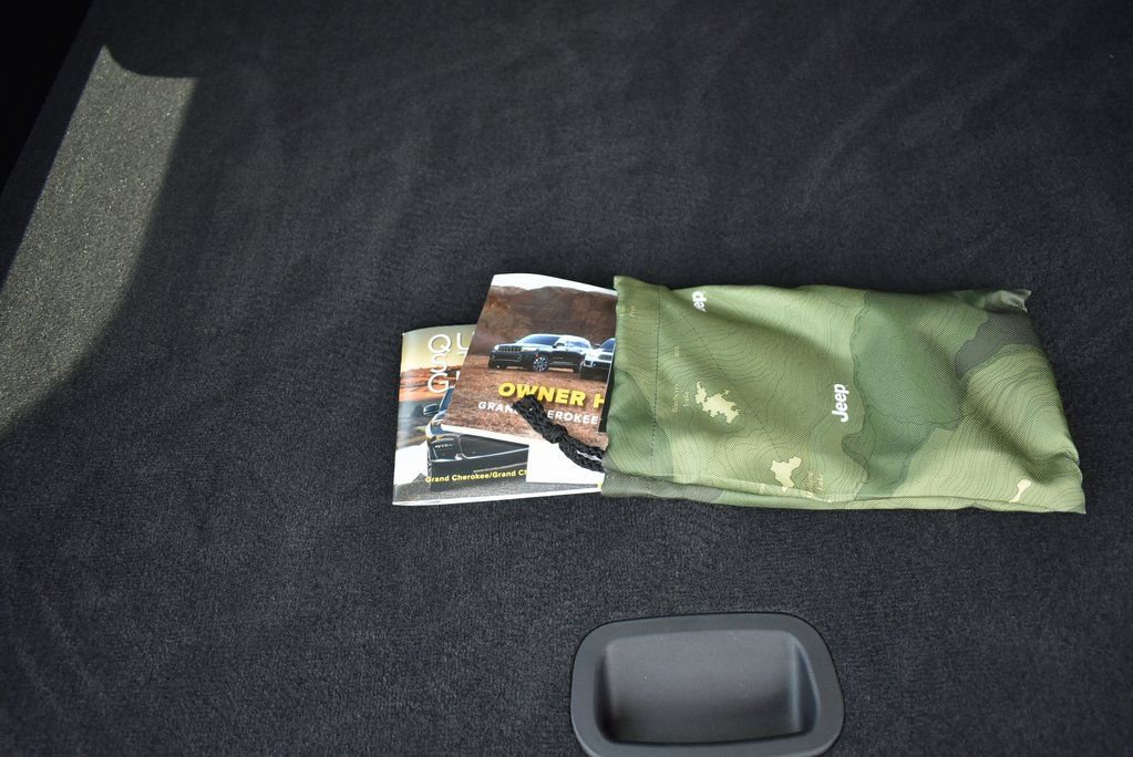 Used 2025 Jeep Grand Cherokee Limited w/ Black Appearance Package image 60