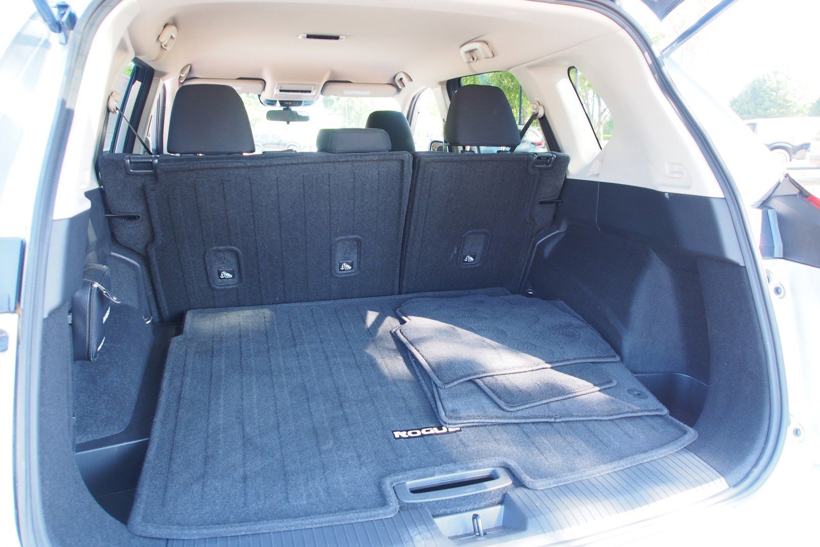 Used 2025 Nissan Rogue S FWD image 14