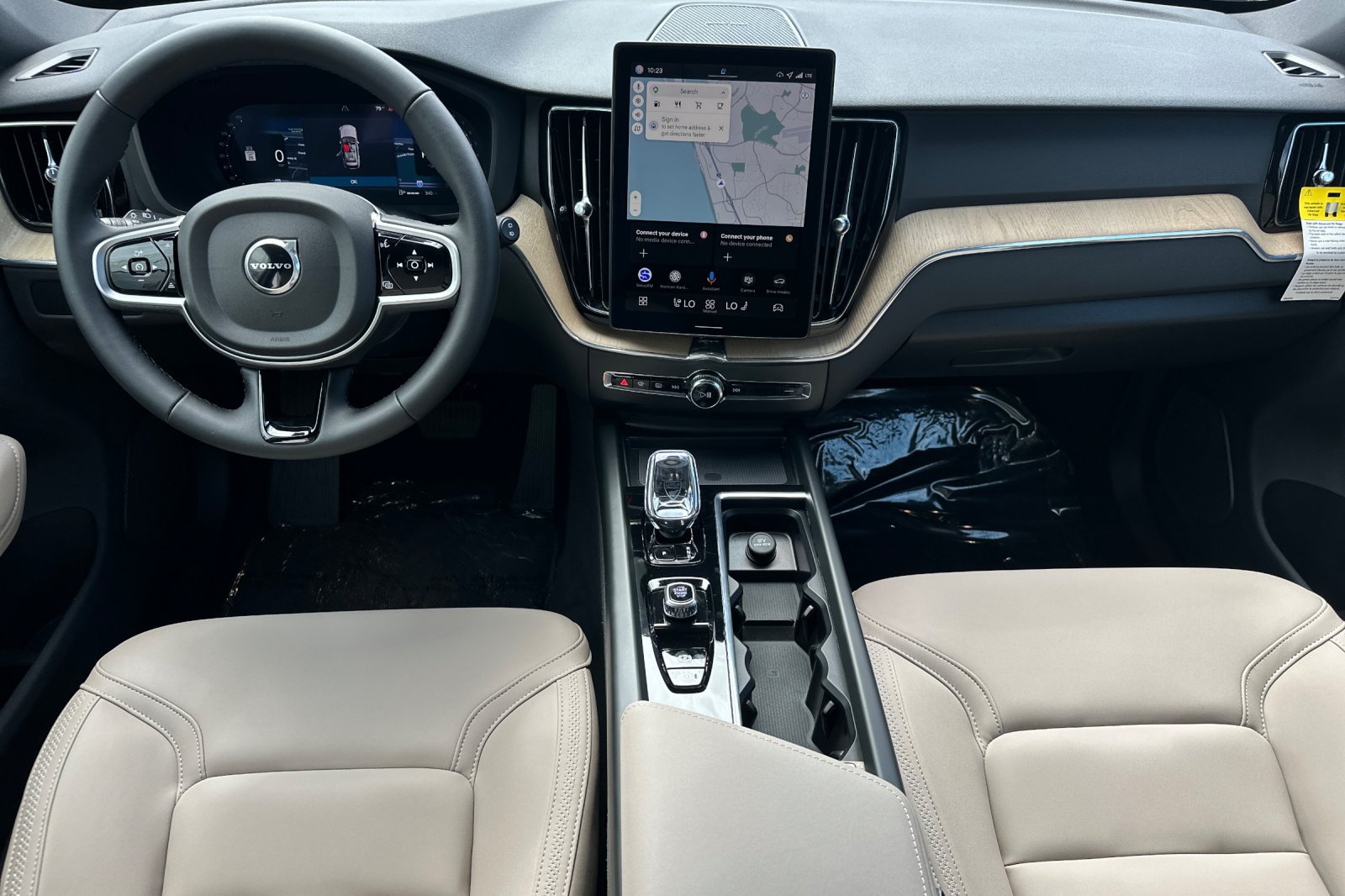 New 2026 Volvo XC60 B5 Plus w/ Protection Package AWD/4WD image 10