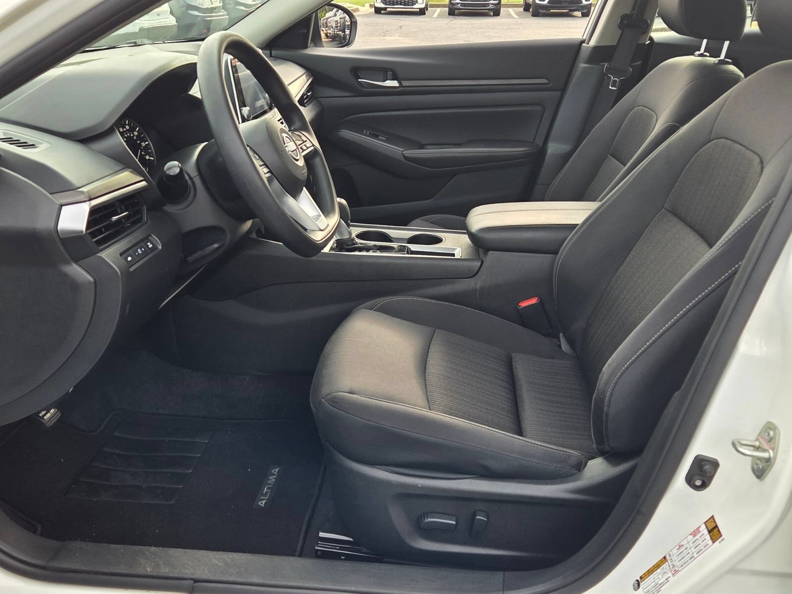 Used 2025 Nissan Altima 2.5 SV FWD image 5
