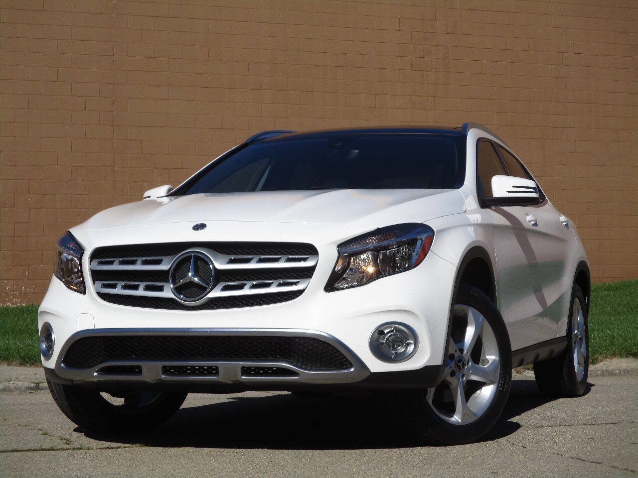 Used 2018 Mercedes-Benz GLA 250 4MATIC image 2