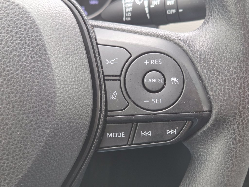 Used 2019 Toyota RAV4 XLE w/ Convenience Package FWD image 16