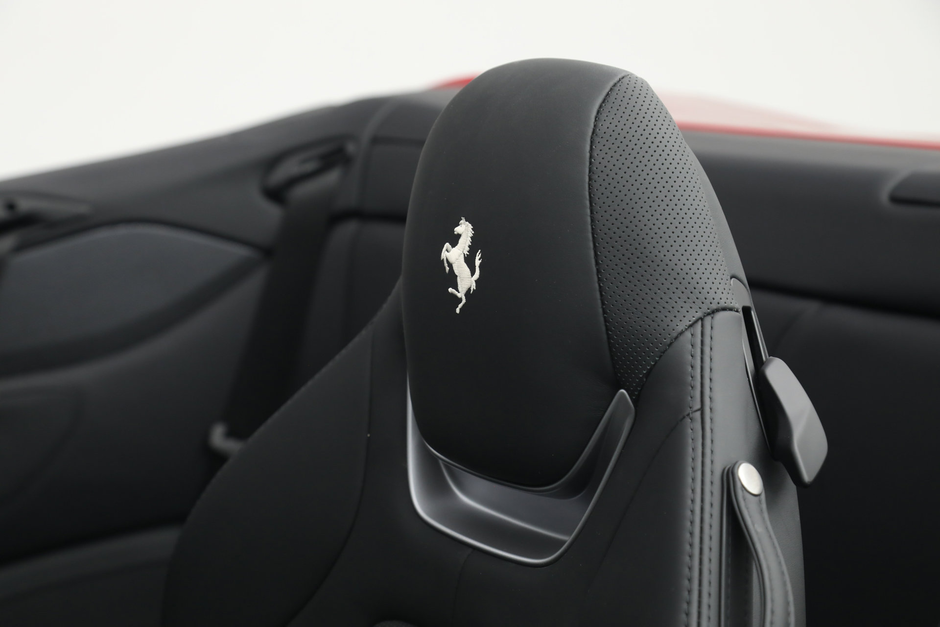 Certified 2023 Ferrari Portofino M RWD image 28