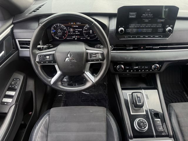 Used 2023 Mitsubishi Outlander SE image 11