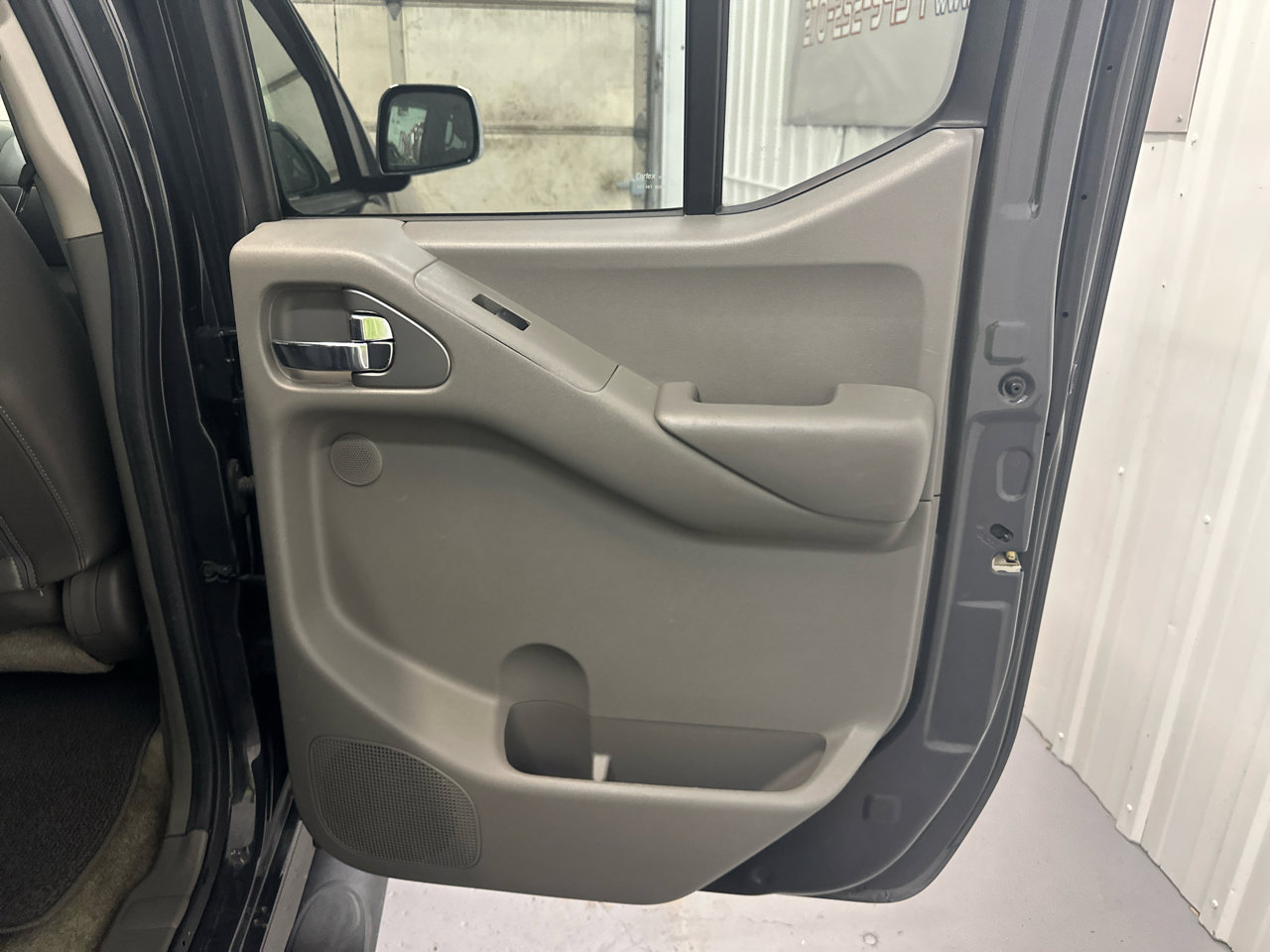 Used 2013 Nissan Frontier SL image 39