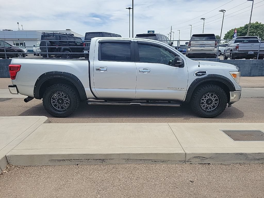 Used 2017 Nissan Titan SV AWD/4WD image 8