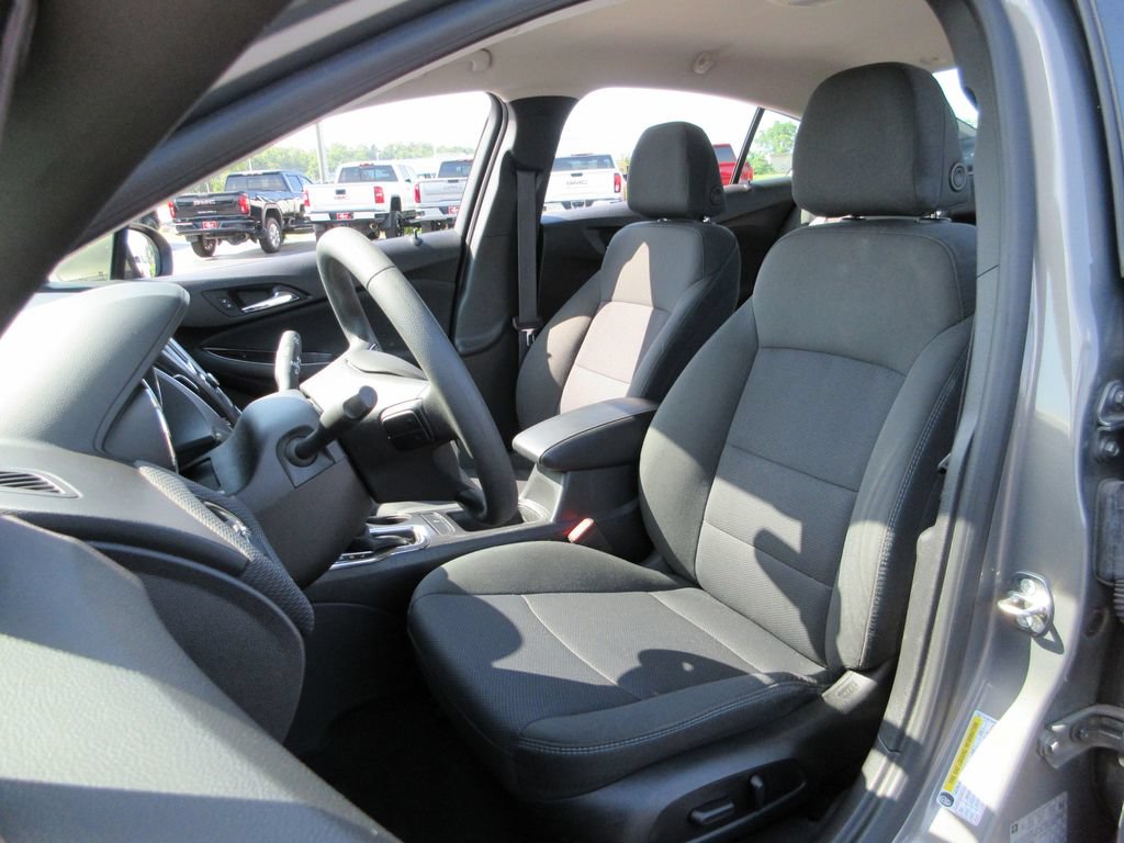 Certified 2017 Chevrolet Cruze LT w/ Convenience Package FWD image 16